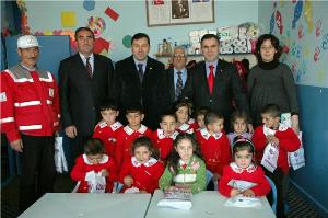Kars,KIZILAY MİNİK ÖĞRENCİLERİ SEVİNDİRDİ‏