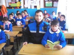 Kars Emniyet Müdürlüğü'nden Eğitime 100 Temel Eser Desteği