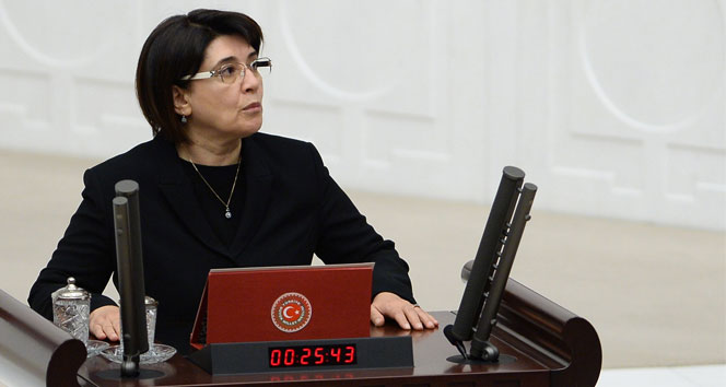 HDP Diyarbakır Milletvekili Leyla Zana gözaltına alındı! (Leyla Zana kimdir)