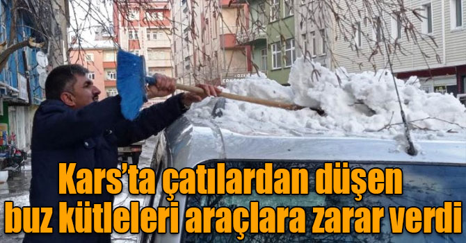 Kars’ta çatılardan düşen buz kütleleri araçlara zarar verdi