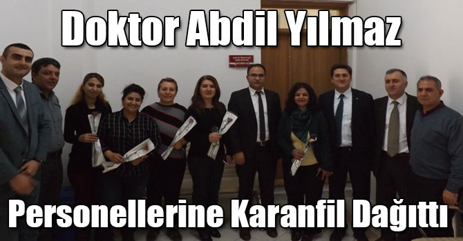 Doktor Abdil Yılmaz Personellerine Karanfil Dağıttı