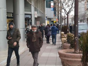 Açık alanlarda maske takma zorunluluğun kalkması