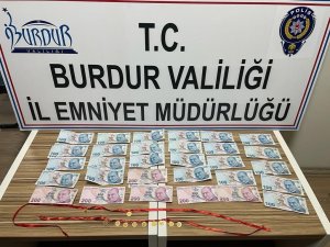 Evlerden yaklaşık 100 bin lira değerinde altın ve para çalan hırsızlar yakalandı