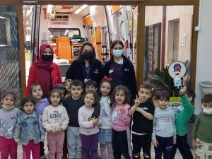 Egekent Hastanesi sağlık personelinden anaokulu öğrencilerine ambulans eğitimi