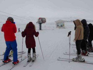 Bitlis’te 1 liraya kayak eğitimi