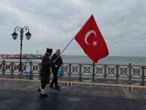 4 yıldır Türk bayrağıyla Çanakkale’ye yürüyor
