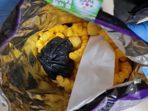 Kapalı cips paketinde zulalanmış uyuşturucu yakalandı