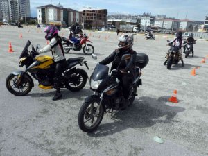 Kepez’de kadınlara motosiklet sürüş eğitimi