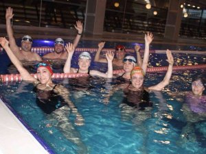 Veteran yüzücüler “sağlıklı yaşam” mottoları ile kulaç atıyor