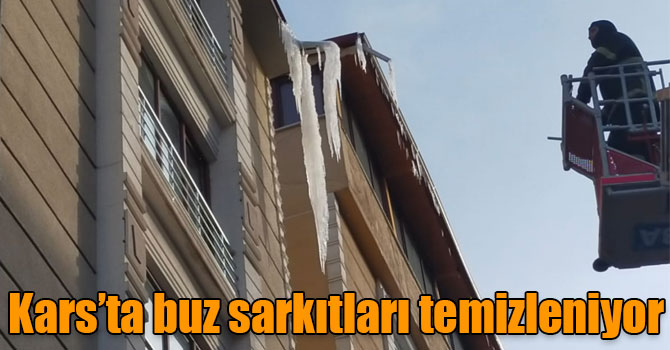 Kars’ta buz sarkıtları temizleniyor