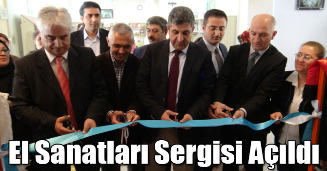 Kars Halk Kütüphanesi'nde El Sanatları Sergisi Açıldı