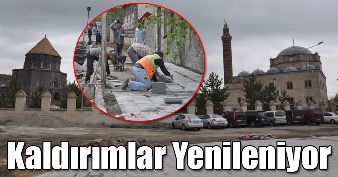 Kars'ta Osmanlı Projesi Kapsamında Kaldırımlar Yenileniyor