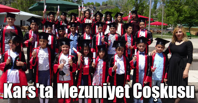 Kars'ta Öğrenciler Mezuniyetlerini Masal Park'ta Kutladılar