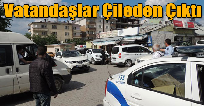 Kağızman’da Gelişi Güzel Park Edilen Araçlar Vatandaşı Çileden Çıkardı