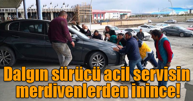 Dalgın sürücü acil servisin merdivenlerden inince!