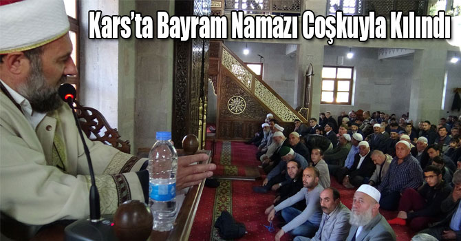 Kars’ta Bayram Namazı Coşkuyla Kılındı