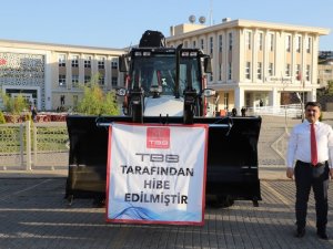Türkiye Belediyeler Birliği’nden Cizre Belediyesine kepçe hibe edildi
