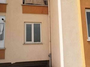 Yakalanacağını anladı, 1. kattan atladı