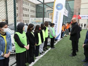İpekyolu Belediyesinden okullara spor malzemesi desteği
