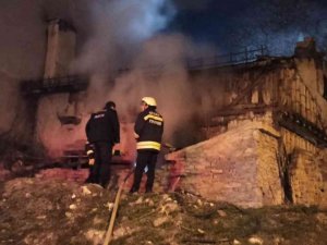 Sivas’ta metruk binada yangın