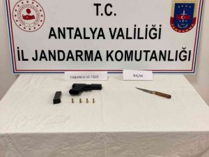 Silahla yaralamanın şüphelisi aracında yakalandı