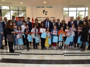 Vali Karadeniz, ‘Gıda Kahramanları’ resim sergisi ve ödül törenine katıldı