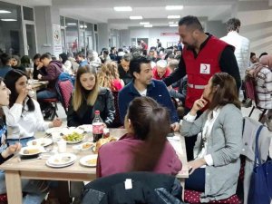 Kızılay gönüllüsü 200 genç iftarda buluştu