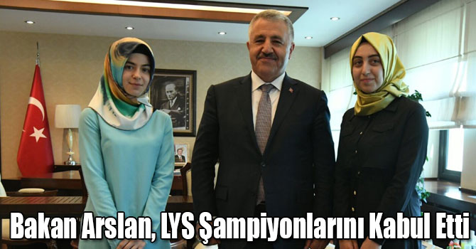 Bakan Arslan, LYS Türkiye Birincisi Beyza Gürbüz ve Türkiye Üçüncüsü Züleyha Seyhan'ı Kabul Etti