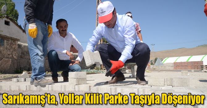 Sarıkamış'ta, Yollar Kilit Parke Taşıyla Döşeniyor