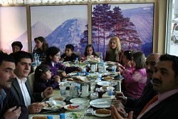 Iğdır,Yuva Çoçuklarına Kebap Ziyafeti