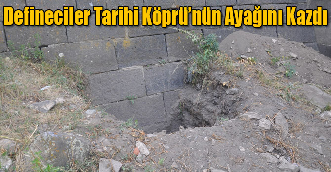 Defineciler Tarihi Köprü’nün Ayağını Kazdı