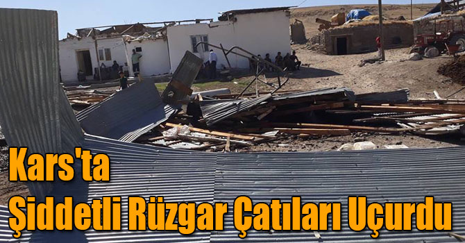 Kars'ta Şiddetli Rüzgar Çatıları Uçurdu