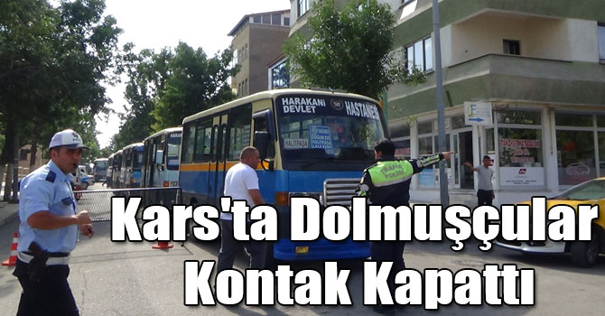 Kars'ta Dolmuşçular Belediye Binası Önünde Eylem Yaptı