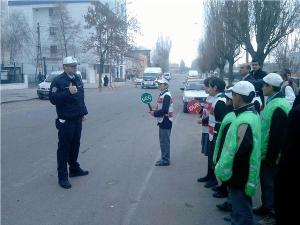 Kars Öğrenci ve öğretmenlere ‘Okul Geçidi Görevlisi’ eğitimi verildi