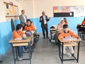 Hakkari milli eğitim yöneticileri sahada