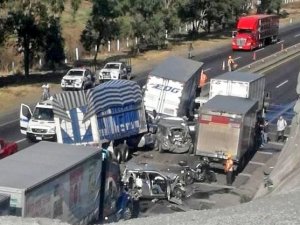 Meksika’da freni patlayan kamyon dehşet saçtı: 4 ölü, 5 yaralı