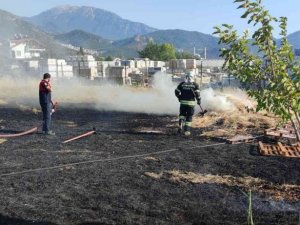 Fethiye’de anız yangını panikletti