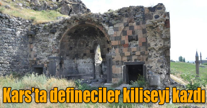 Kars’ta defineciler kiliseyi kazdı