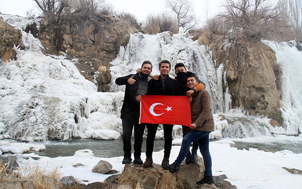 Doğu Ekspresi Yolcuları Donan Şelaleye Hayran Kaldı
