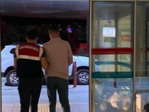 İzmir merkezli FETÖ operasyonunda 8 tutuklama