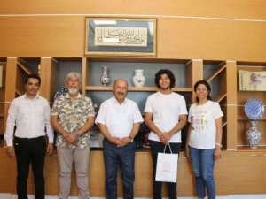 Müdür Başyiğit, YKS’de sayısal derecesi elde eden Necati Gökbel’i tebrik etti