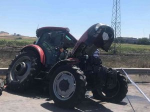 Traktöre çarpan tır sürücüsü öldü