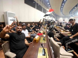 Sadr Grubu’nun lideri Mukteda Sadr: “Yeşil Bölge işgalden kurtarıldı”