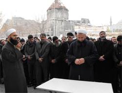 Erbakan için Kars’ta Gıyabi Cenaze Namazı Kılındı