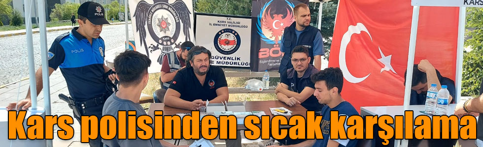 Kars polisinden üniversite öğrencilerine sıcak karşılama