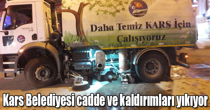 Kars Belediyesi cadde ve kaldırımları yıkıyor