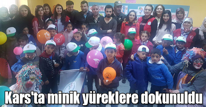 Kars'ta minik yüreklere dokunuldu
