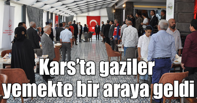 Kars’ta gaziler yemekte bir araya geldi