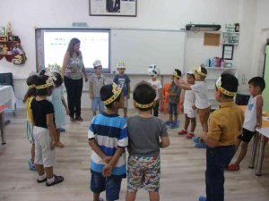 Uzman psikolog uyardı: "Ailelerin kendi kaygıları öğrencilerde başarısızlık duygusu ve ödevlere karşı dirençlere neden oluyor"