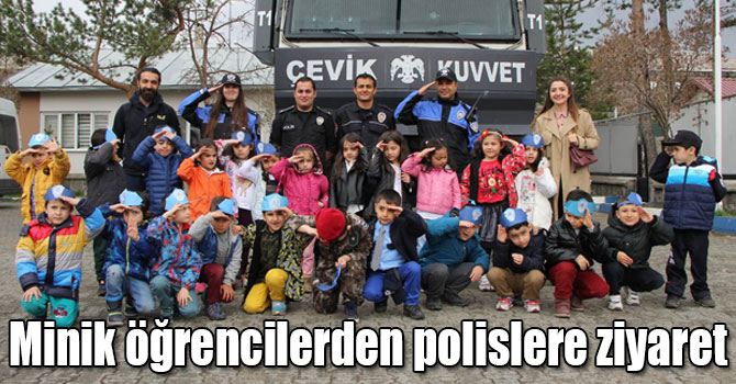 Kars’ta minik öğrencilerden polislere ziyaret